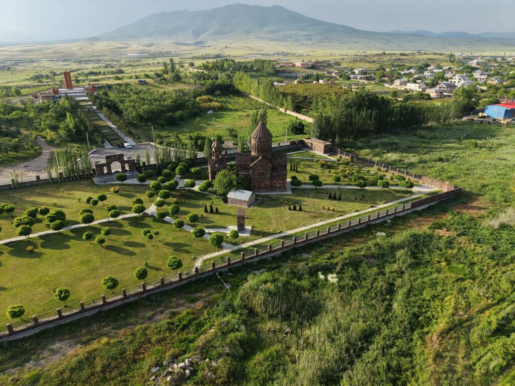 Եղվարդ՝ եկեղեցի և հողատարածք լեռան ֆոնով — Prime Realty